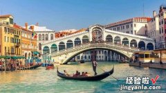 威尼斯为什么建在水里,威尼斯为什么被称为水城